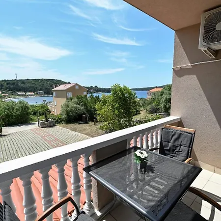 Ljubica 3* Soline (Dalmatia)